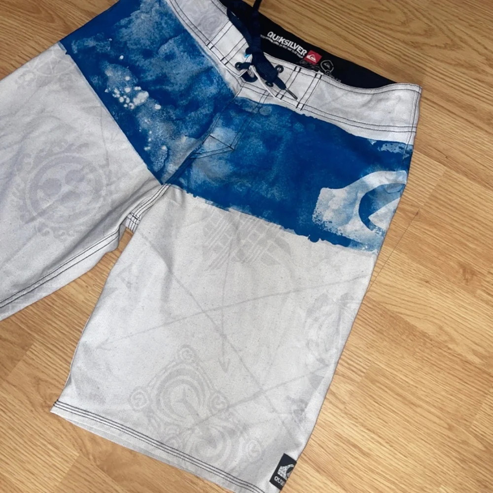Quicksilver Cypher Kelly Nomad 21Inch Gray and Blue Boardshorts Size 31
